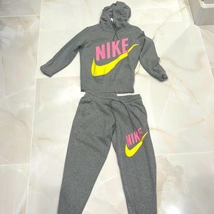 Beautiful grey pink and yellow Nike sweatsuit size medium